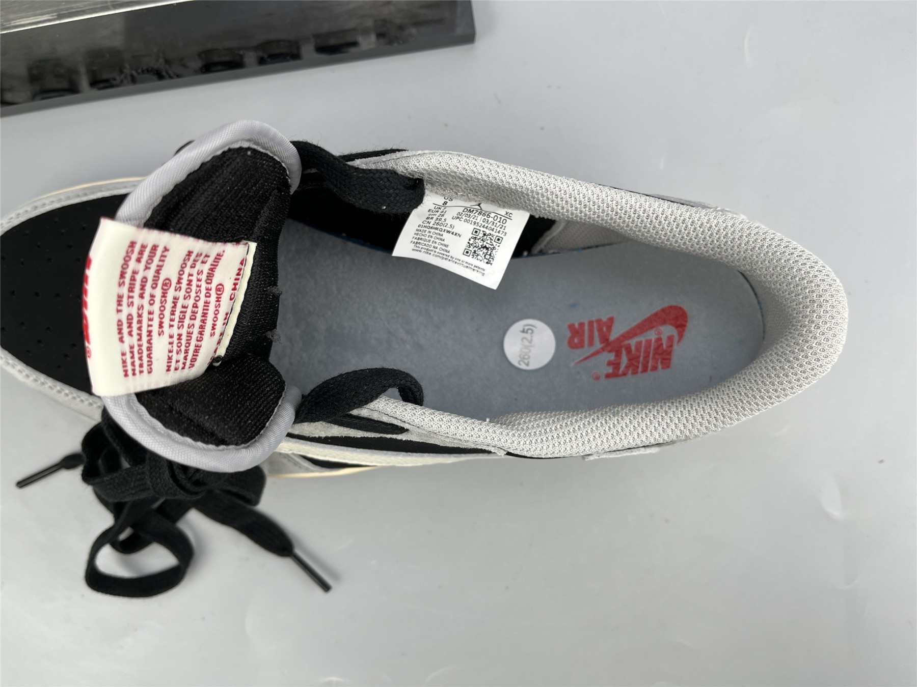 UA TRAVIS SCOTT X AIR JORDAN 1 LOW