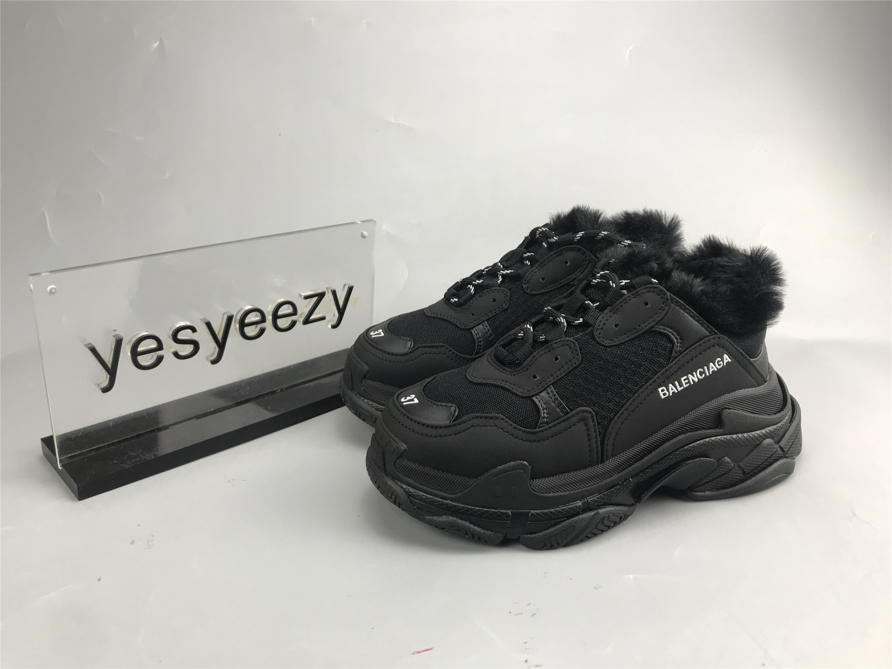 UA TRIPLE S SNEAKER FUR BLACK