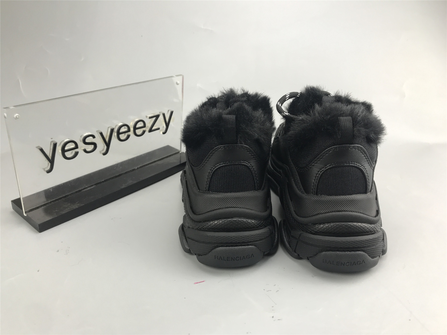UA TRIPLE S SNEAKER FUR BLACK