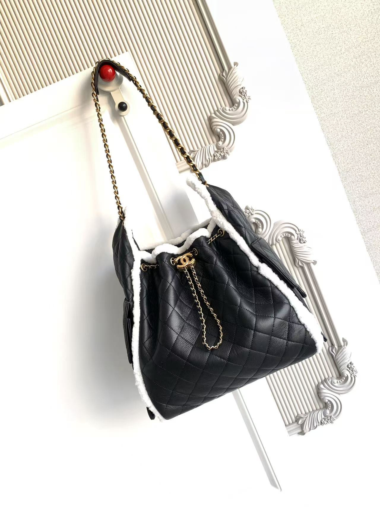 Ch**el 25c bucket bag 40x30x15cm