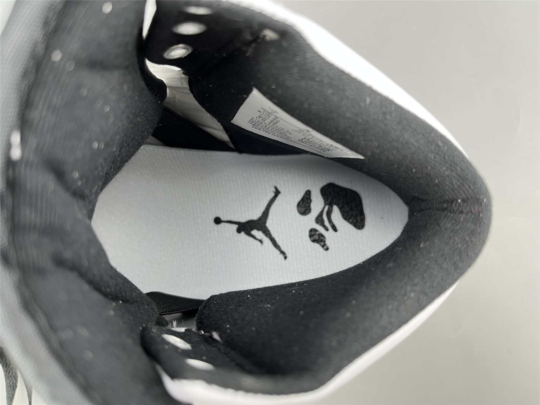 UA OFF WHITE X AIR JORDAN 2 LOW SP RED WHITE