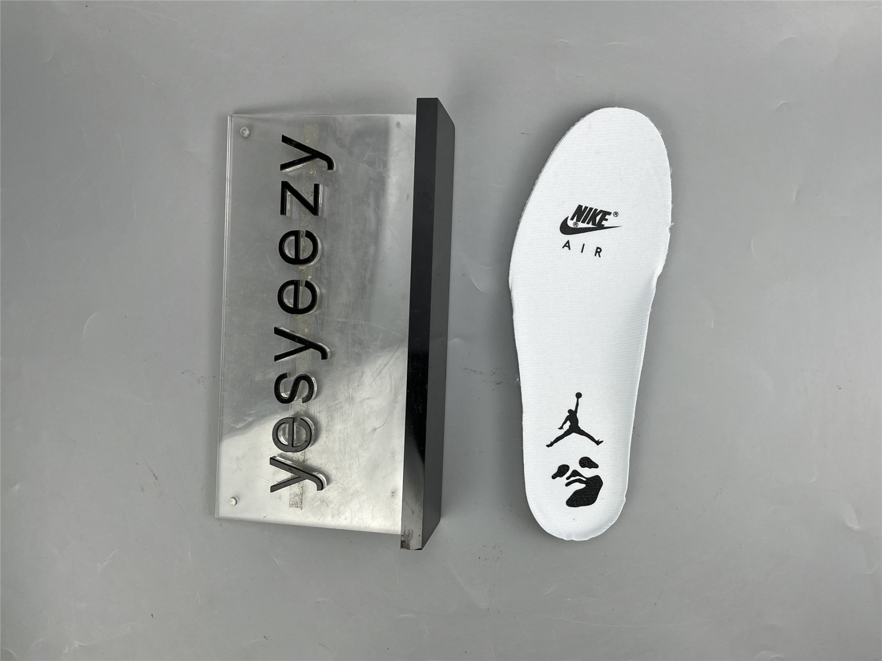 UA OFF WHITE X AIR JORDAN 2 LOW SP RED WHITE