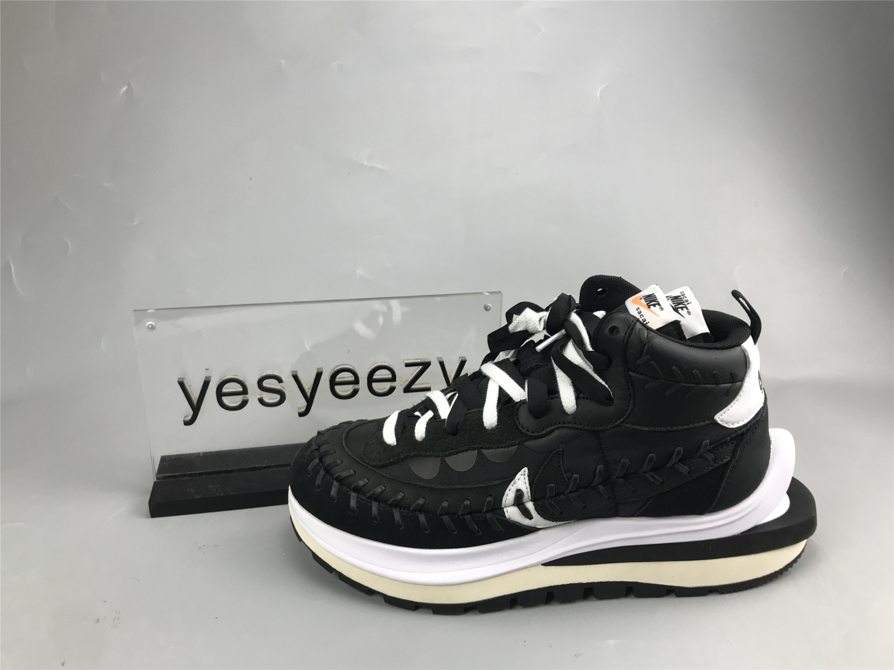 UA NIKE SACAI X JEAN PAUL GAULTIER X VAPORWAFFLE 