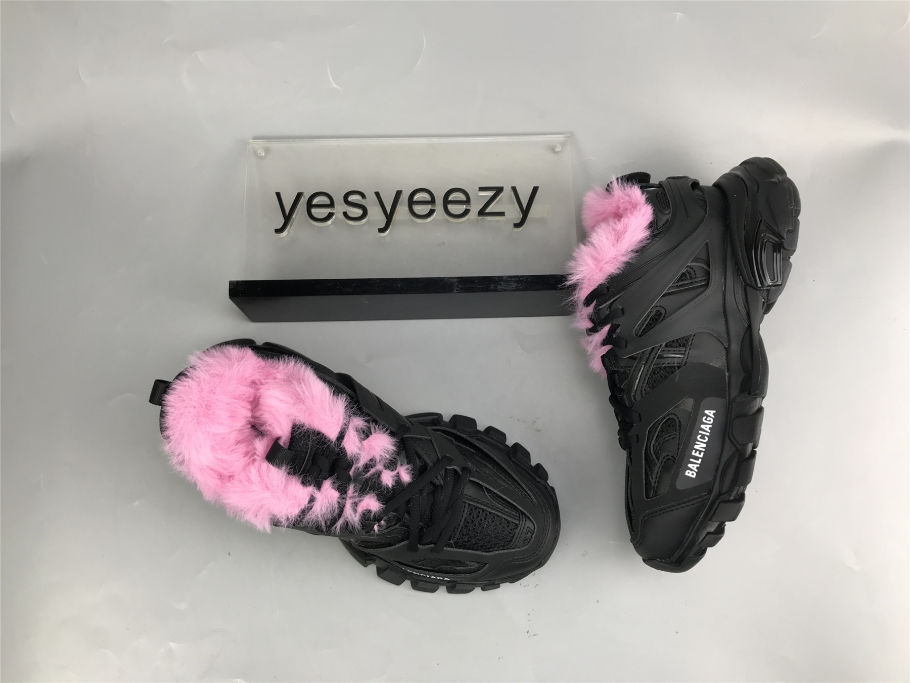 UA TRACK FUR SNEAKER BLACK PINK