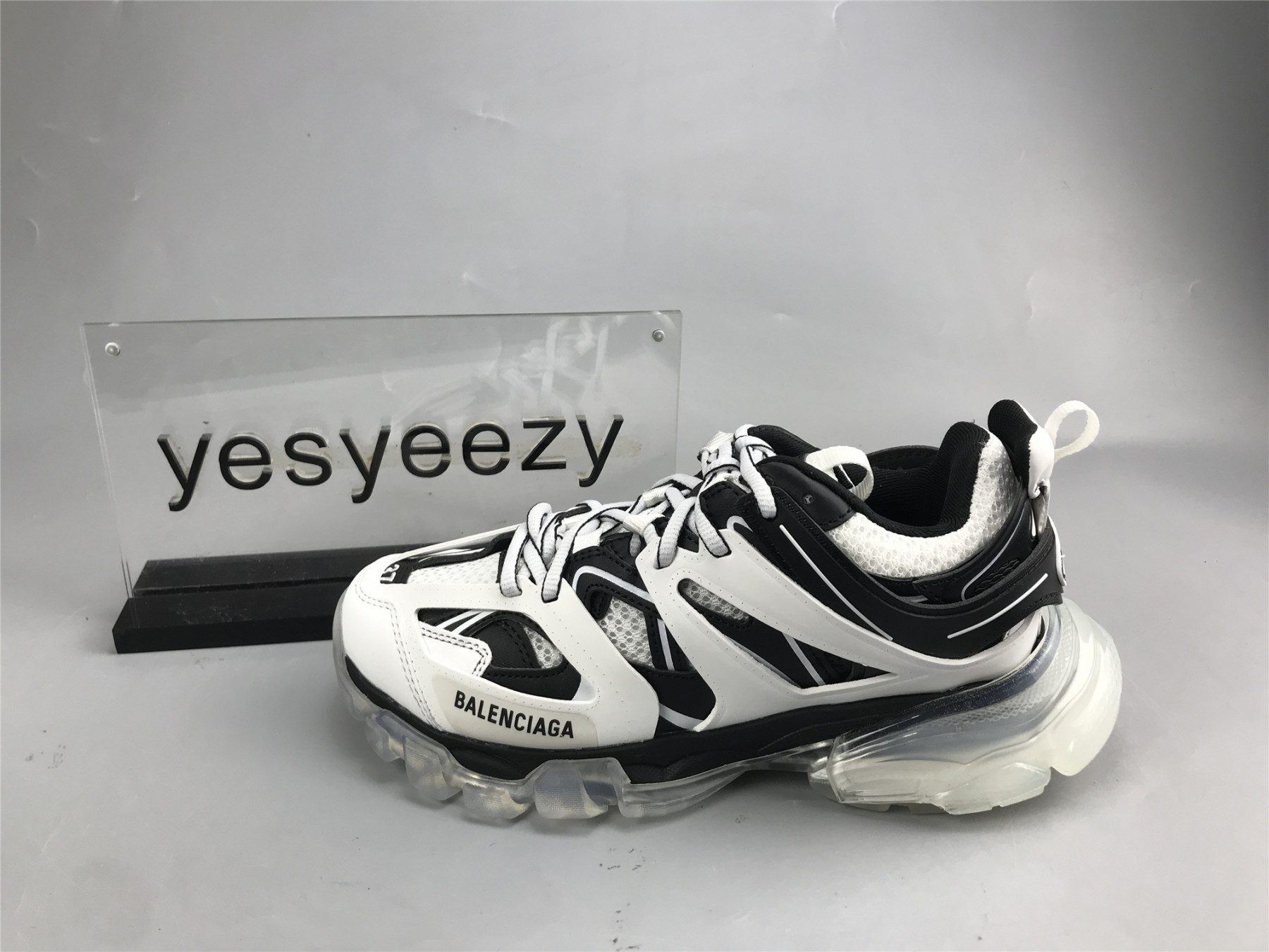 UA TRACK CLEAR SOLE WHITE BLACK