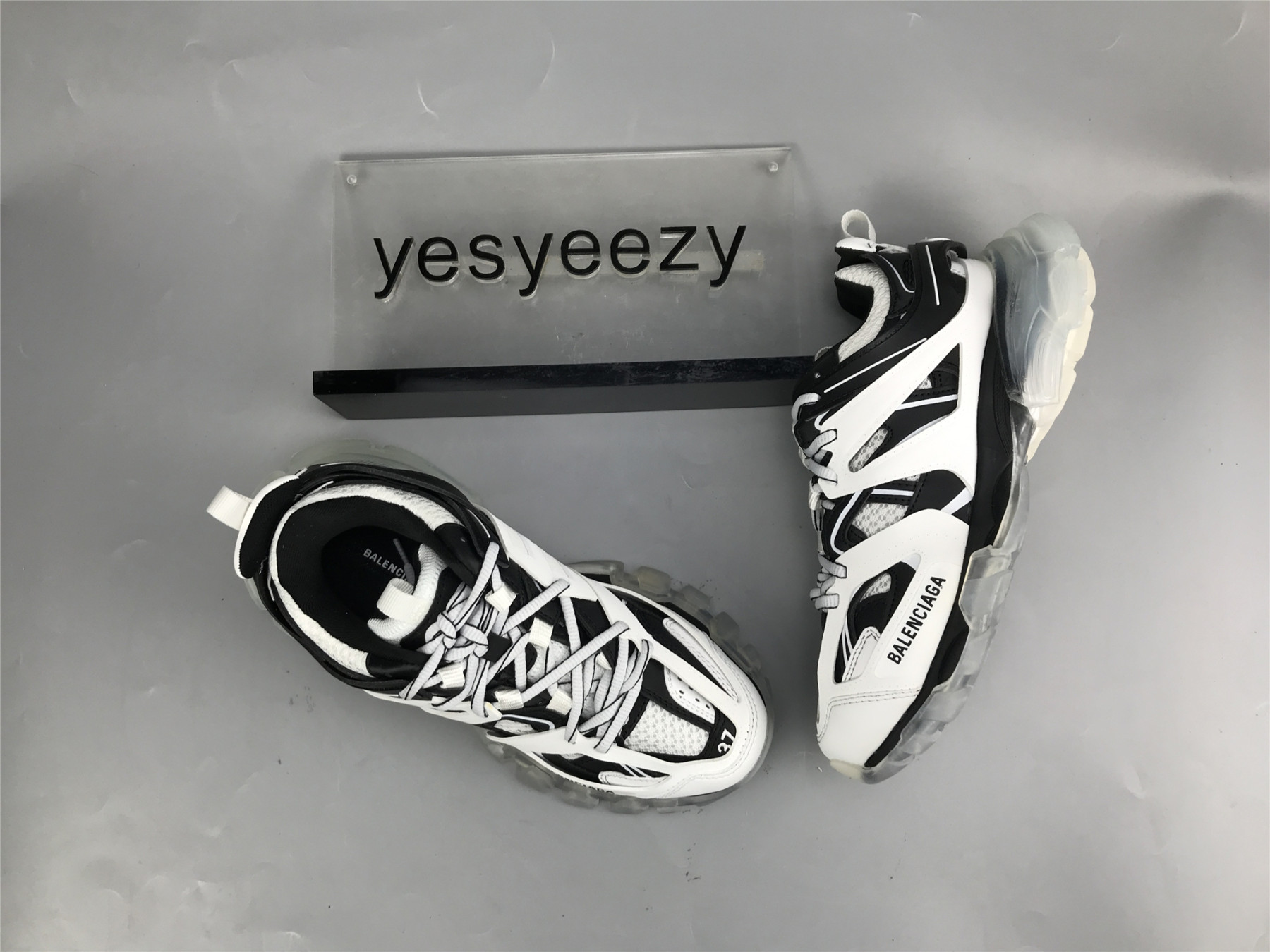 UA TRACK CLEAR SOLE WHITE BLACK