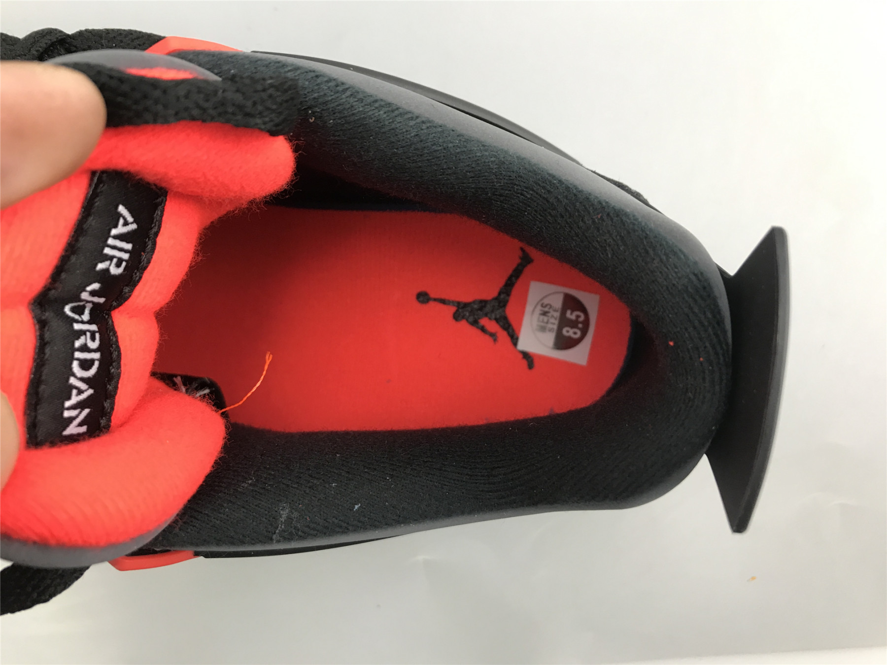 UA AIR JORDAN 4 RETRO 