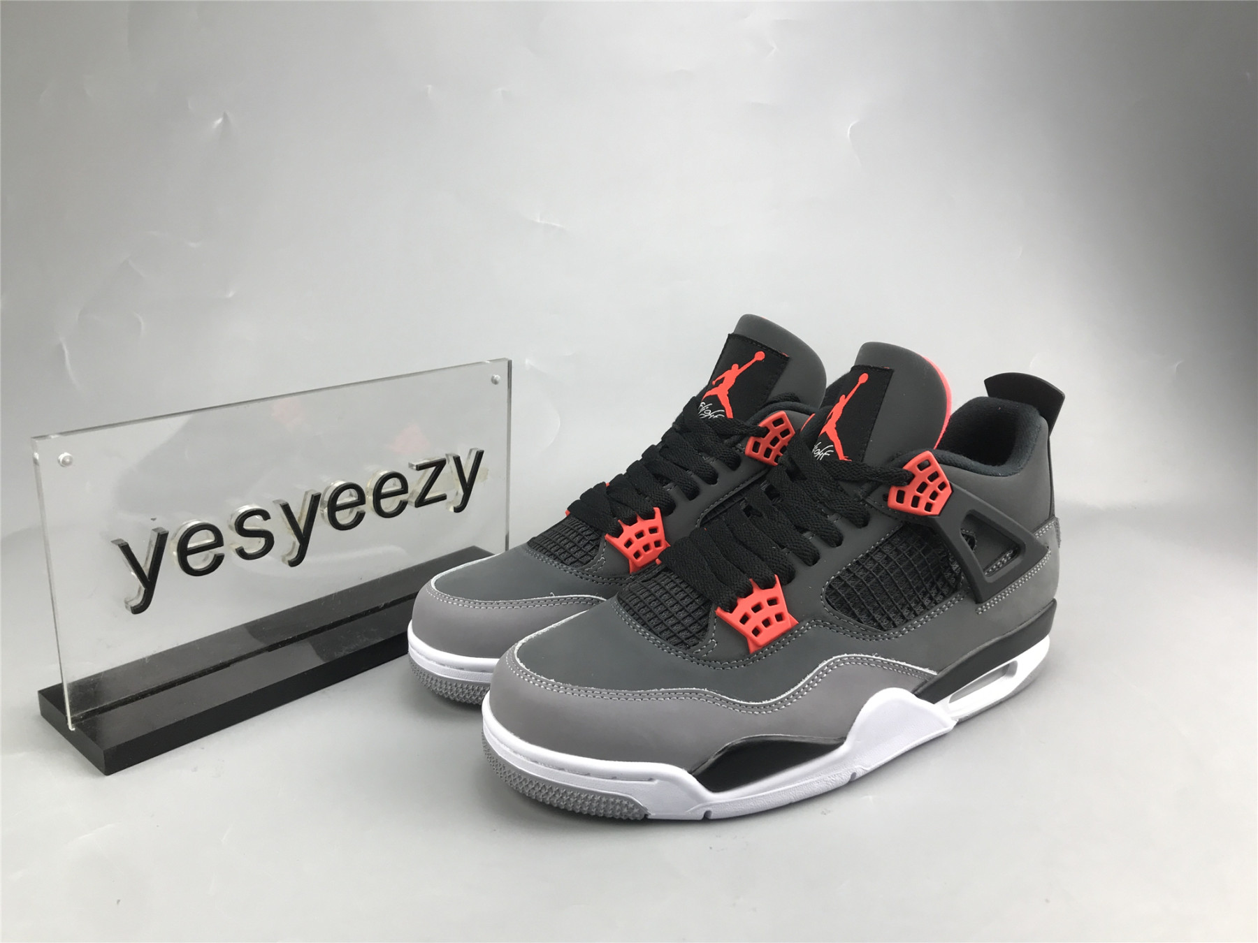 UA AIR JORDAN 4 RETRO 