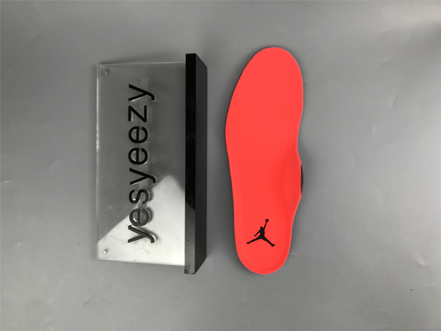 UA AIR JORDAN 4 RETRO 