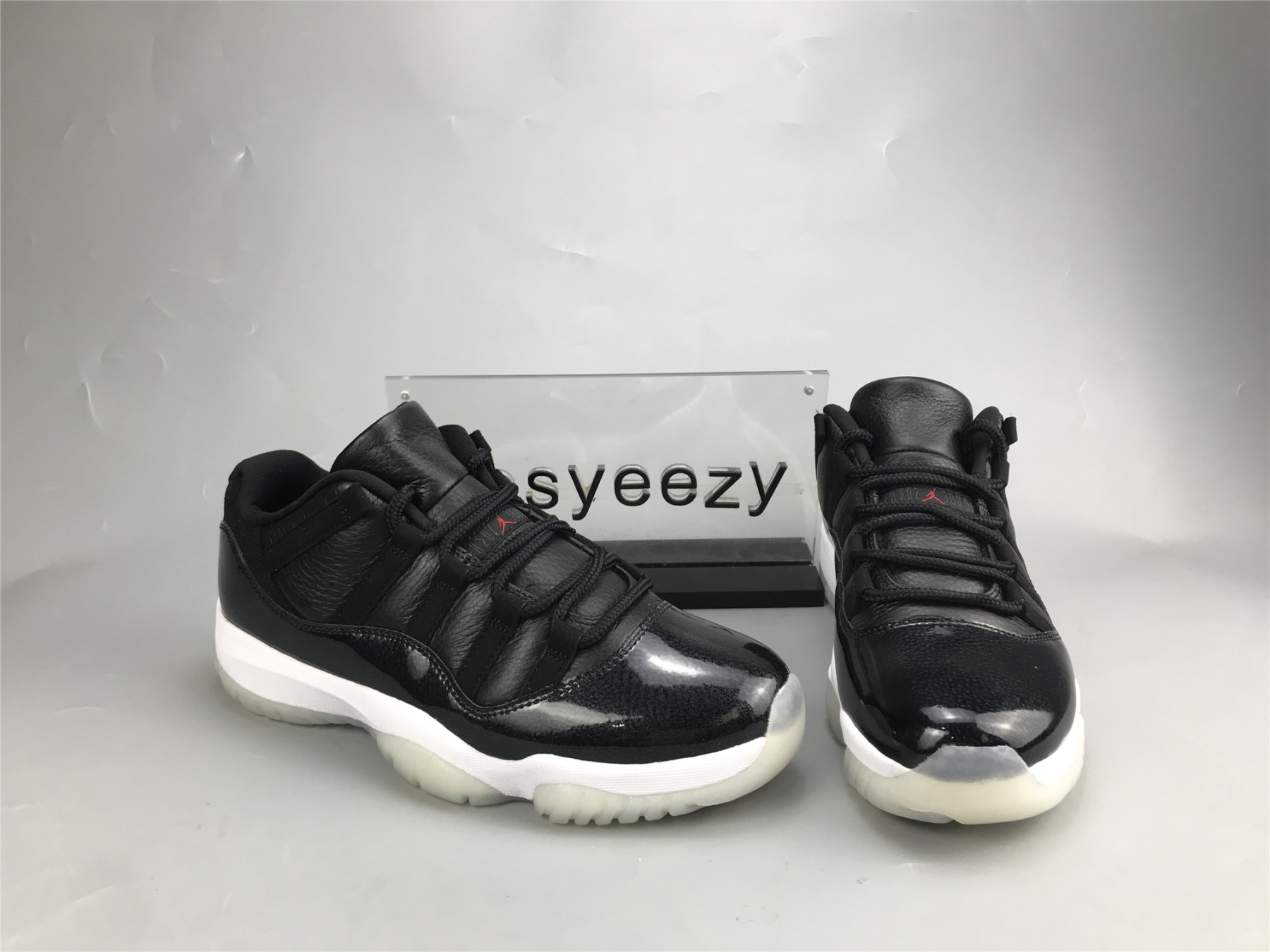 UA AIR JORDAN 11 RETRO LOW 