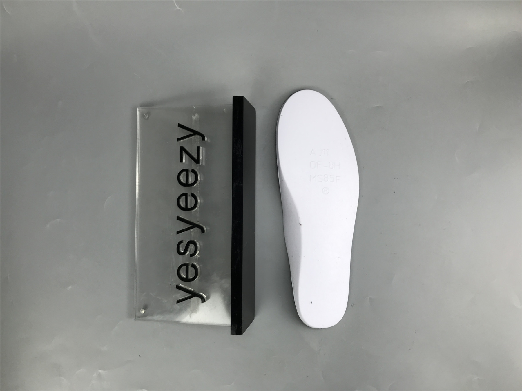 UA AIR JORDAN 11 RETRO LOW 