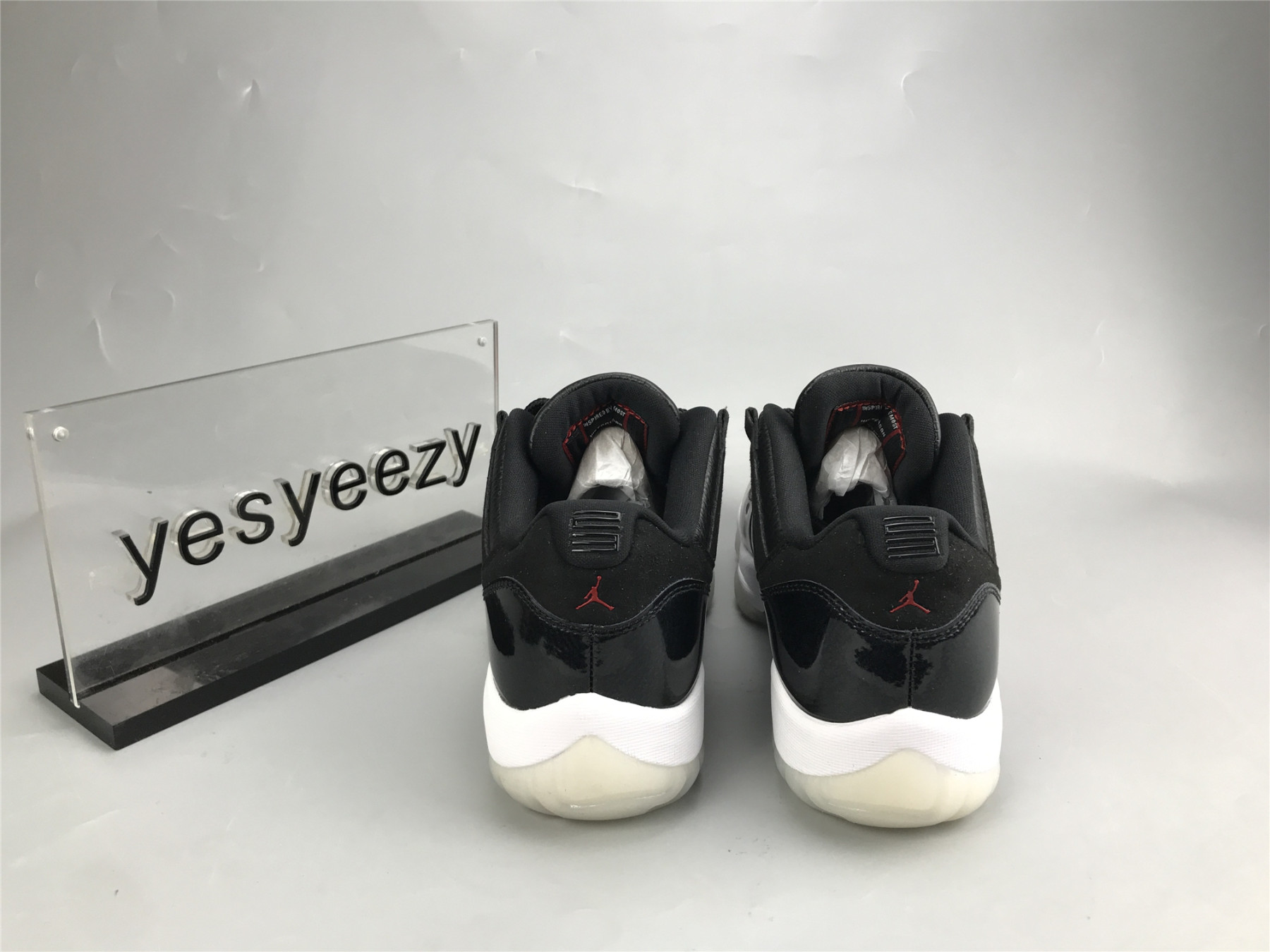 UA AIR JORDAN 11 RETRO LOW 