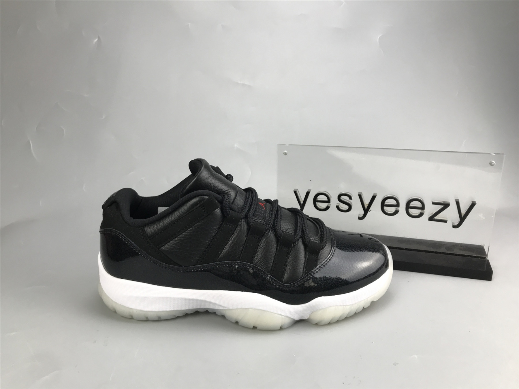 UA AIR JORDAN 11 RETRO LOW 