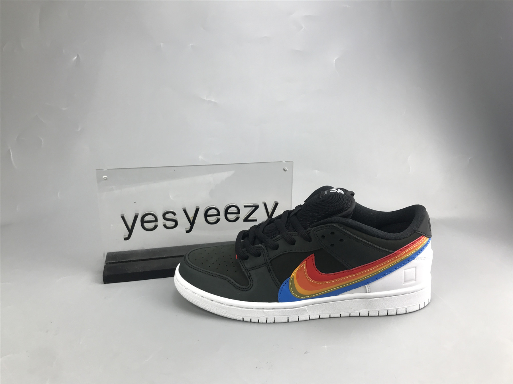 UA NIKE POLAROID X DUNK LOW SB