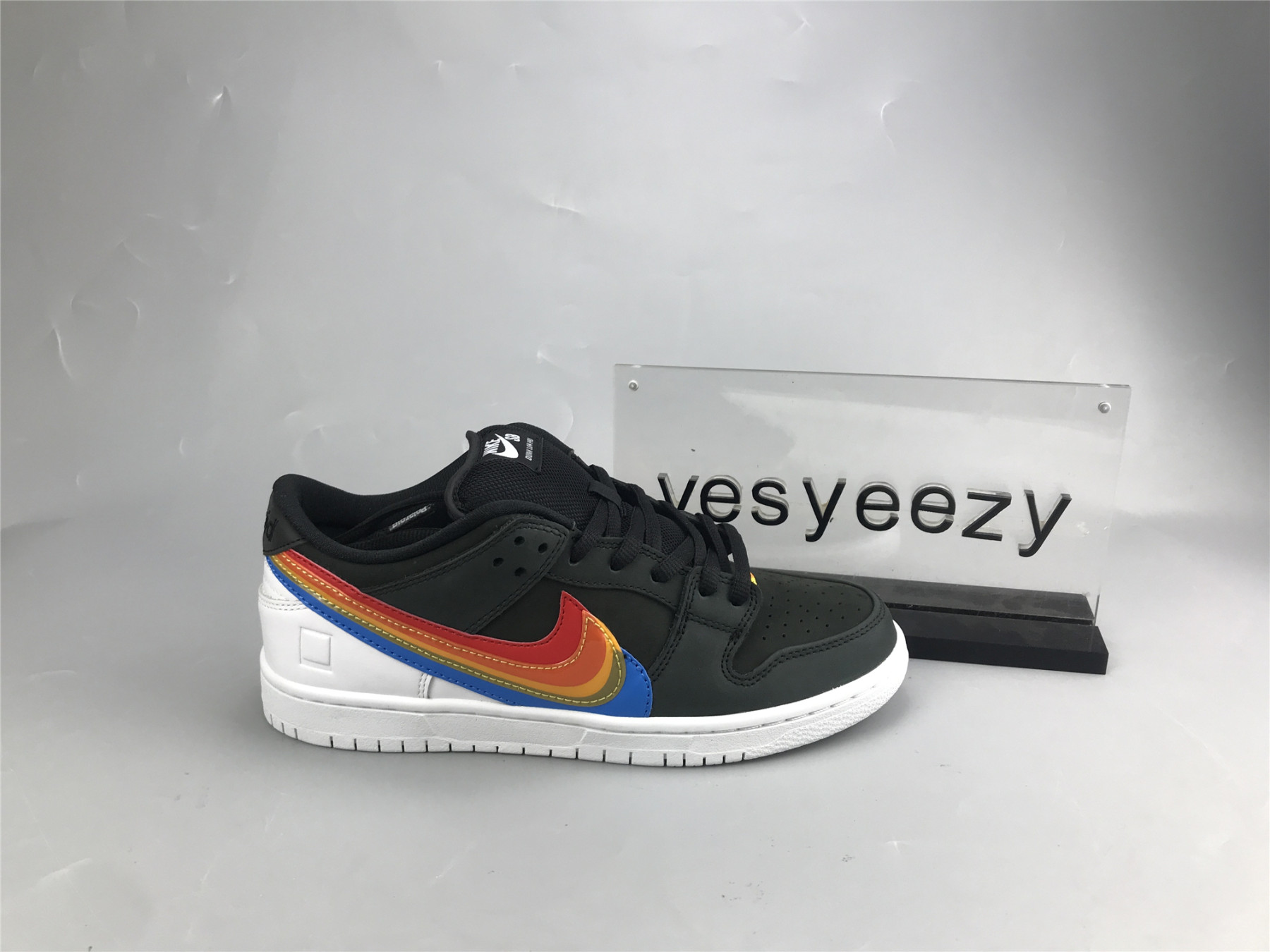 UA NIKE POLAROID X DUNK LOW SB