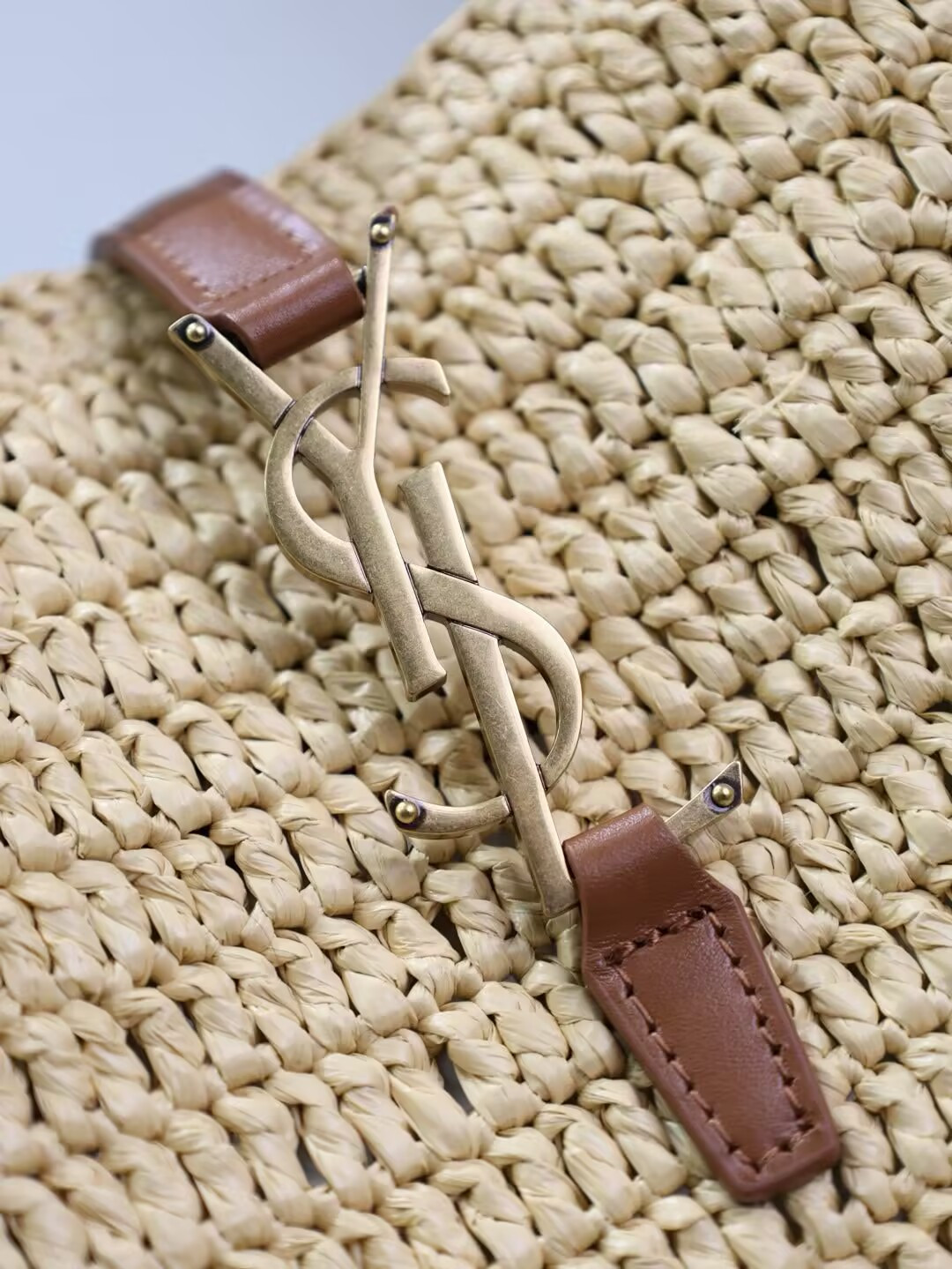 Y51 le 37 (raffia) 17x20x13cm