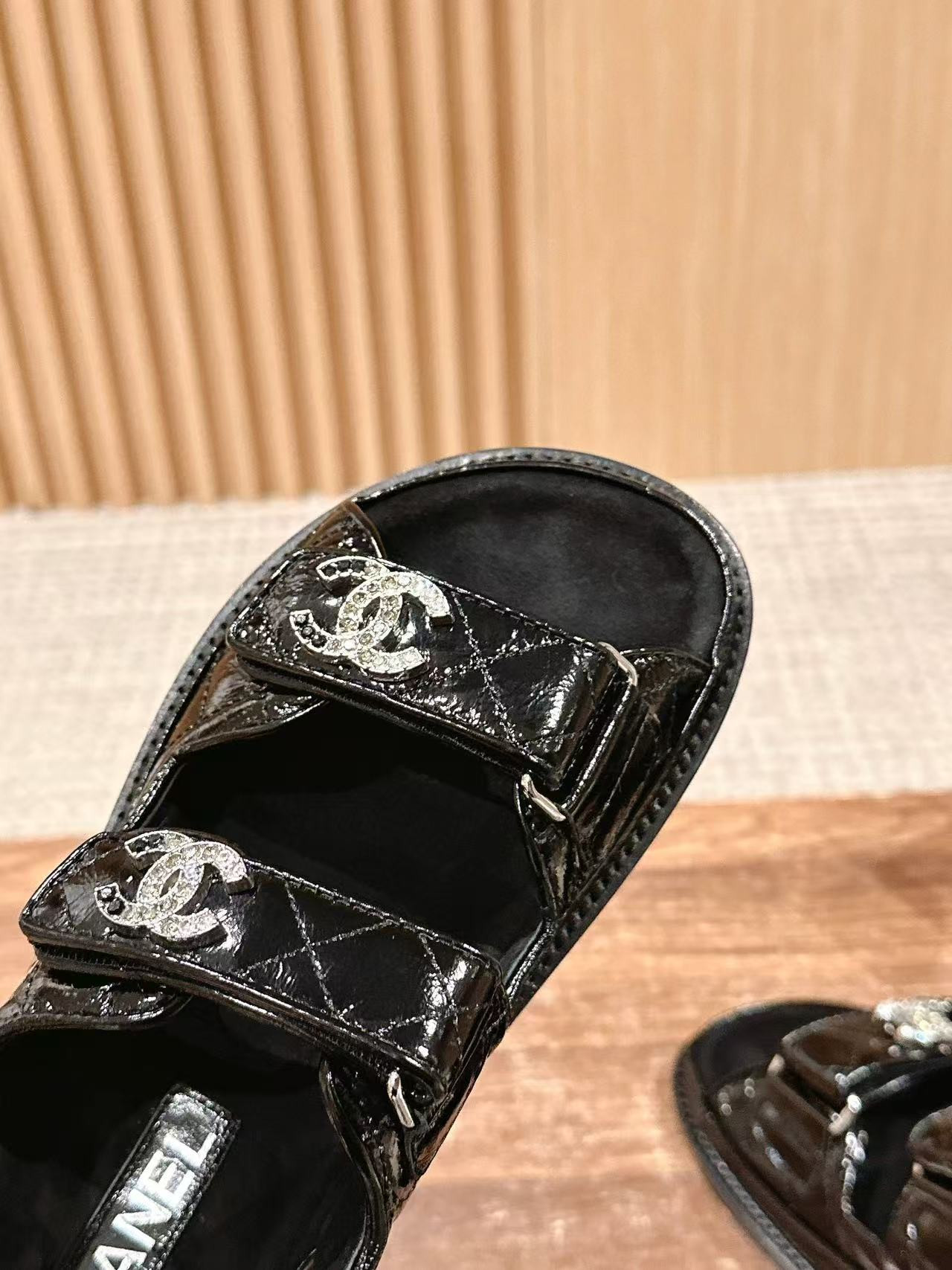 UA Ch**el Slides