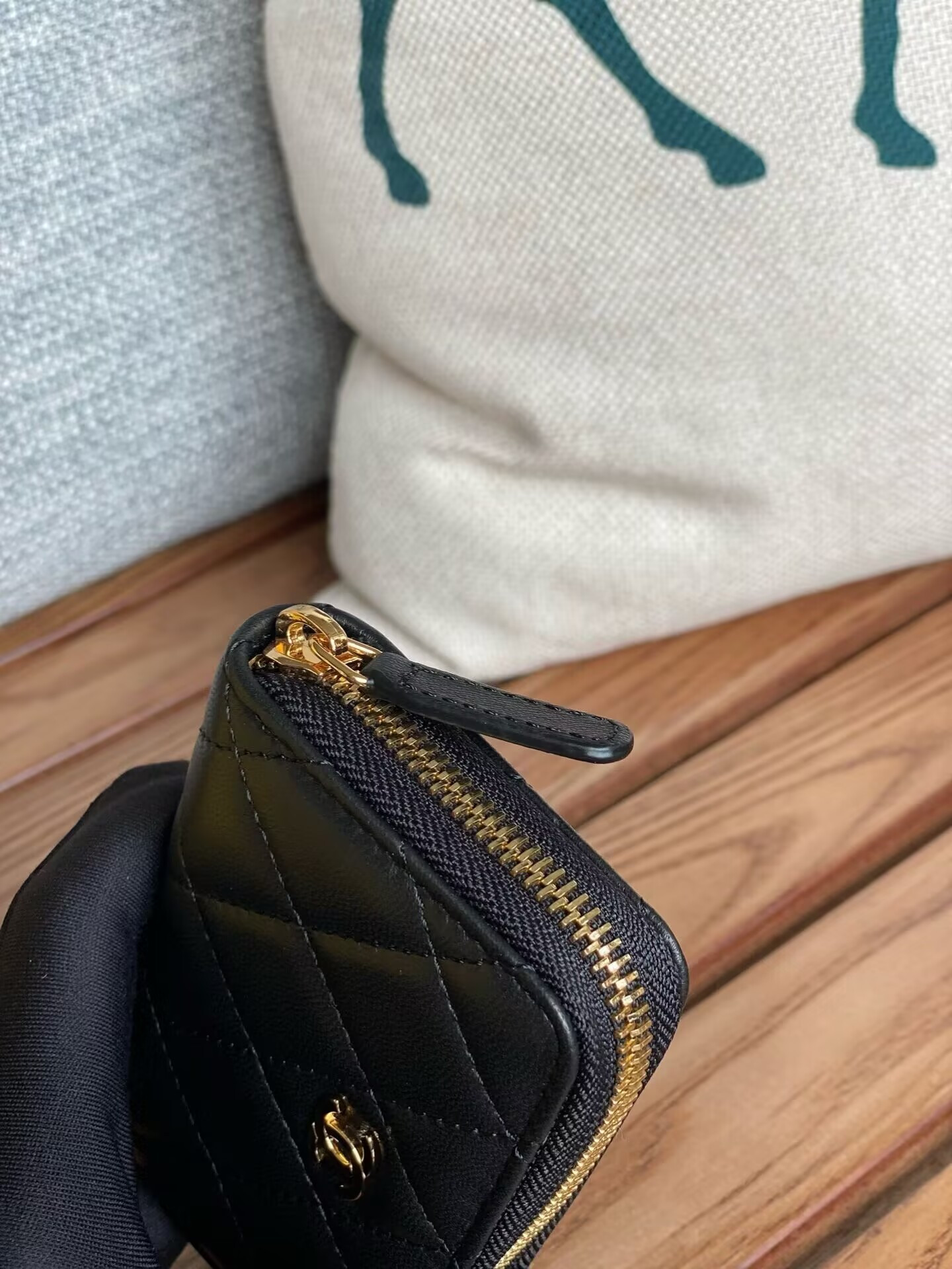 Ch**el ZIPPED COIN PURSE 7.5x 11x 2.5cm