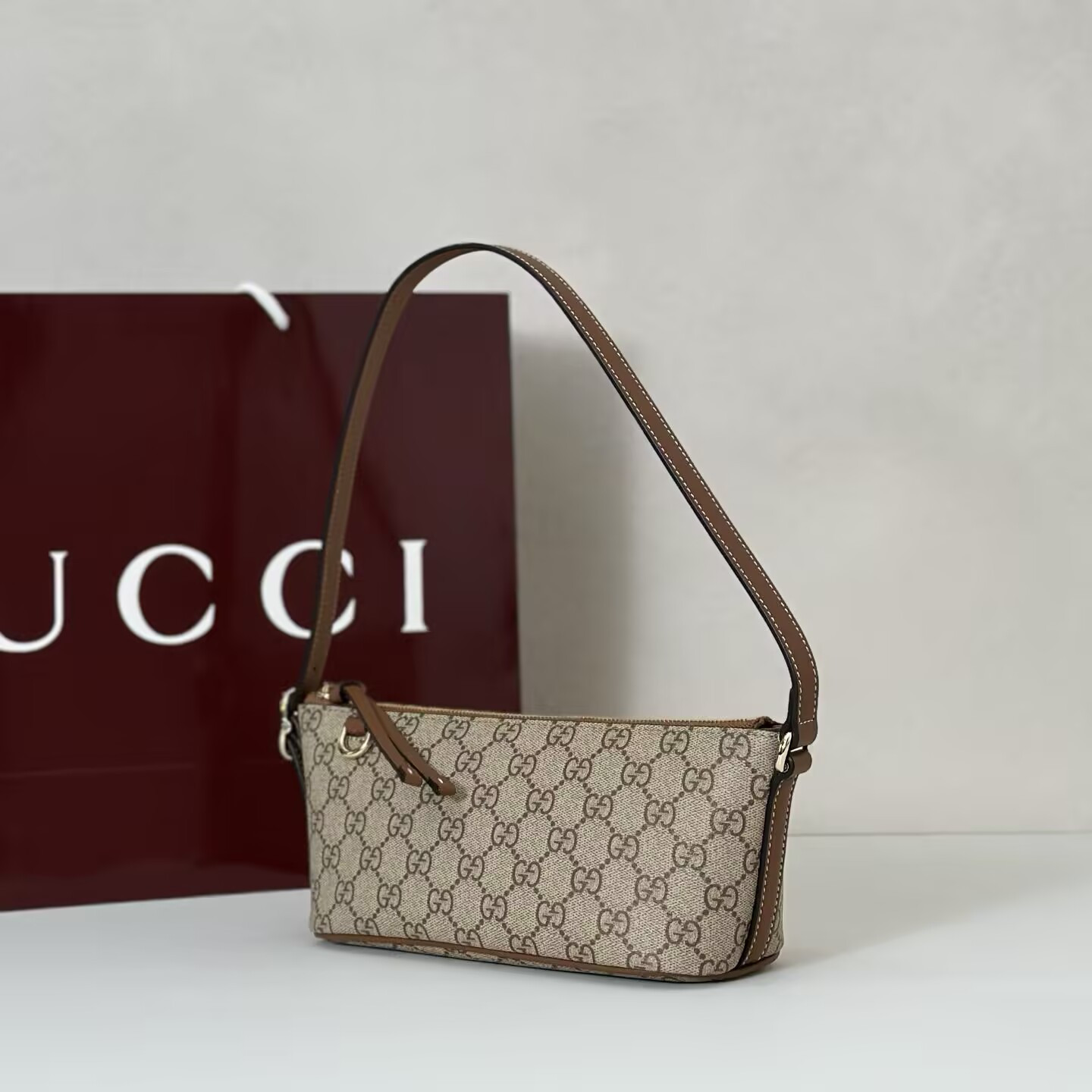 Gucci GG Emblem Small Shoulder Bag 27x10.5x9cm
