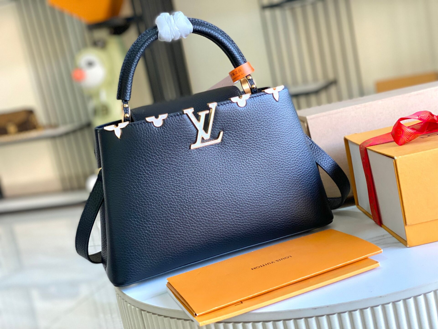 LV Capucines Medium M23263 30x20x11cm
