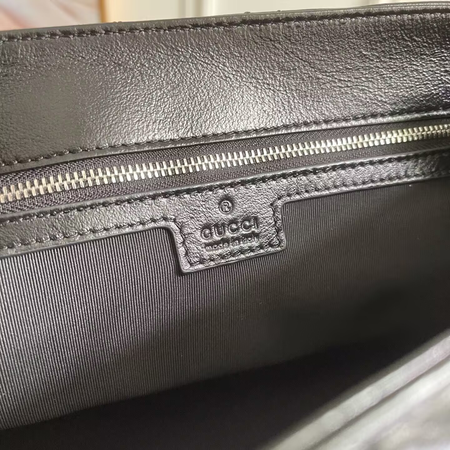 Gucci GG Marmont Medium Shoulder Bag 31x17x8cm