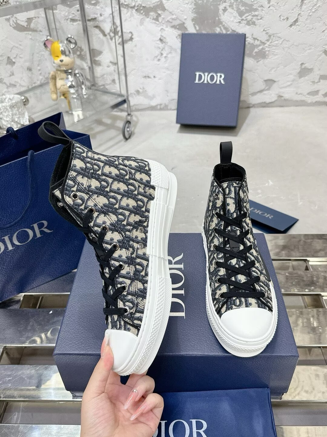 UA Dior Sneaker