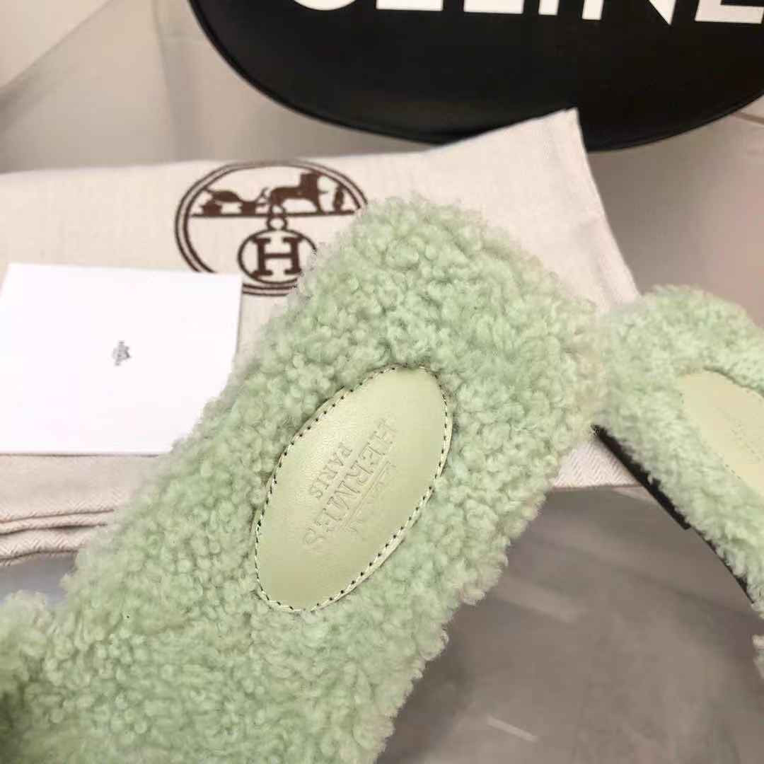 UA H**me5 Oran sandal