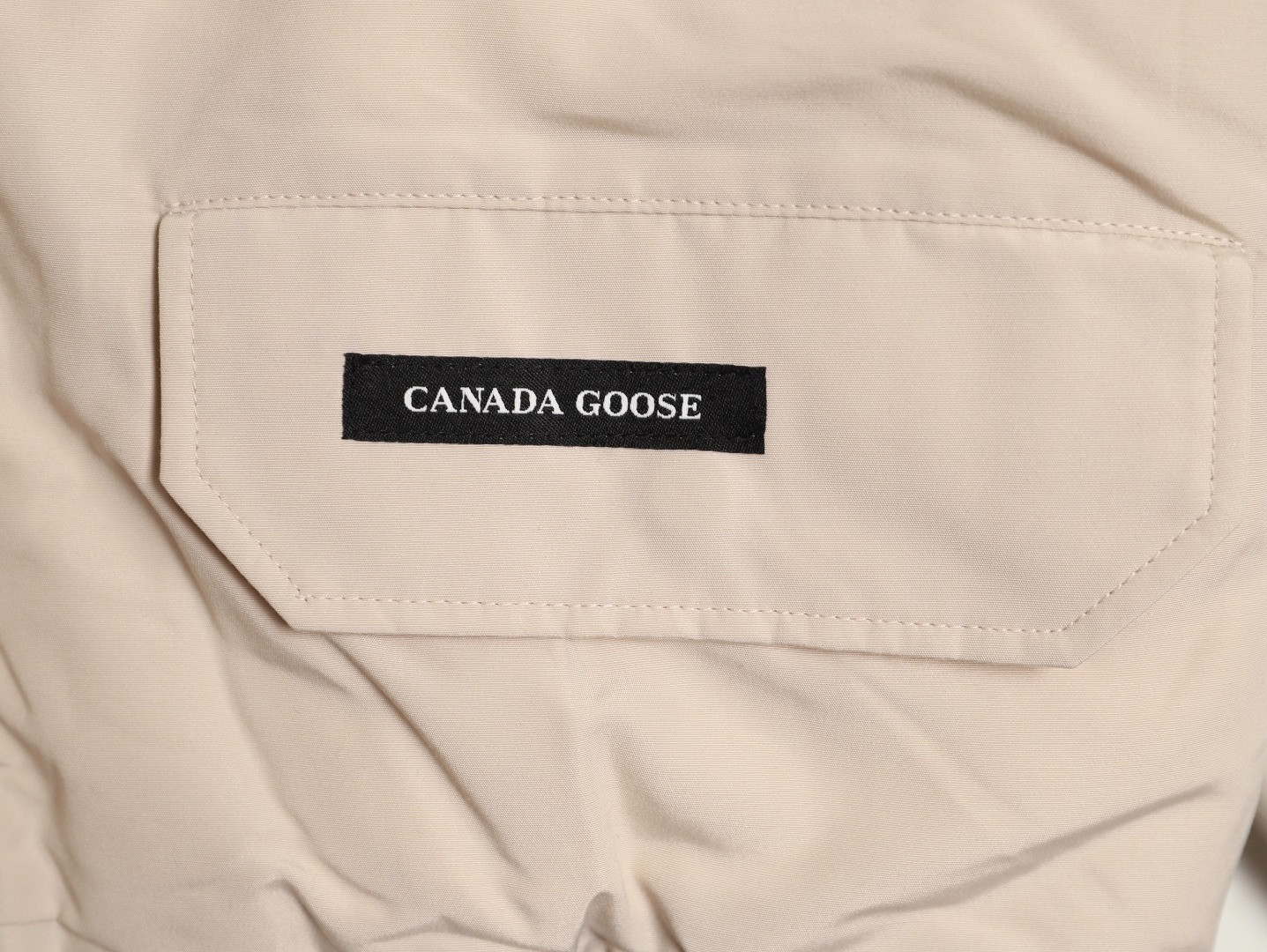 Can*a G00se Short Puffer jacket