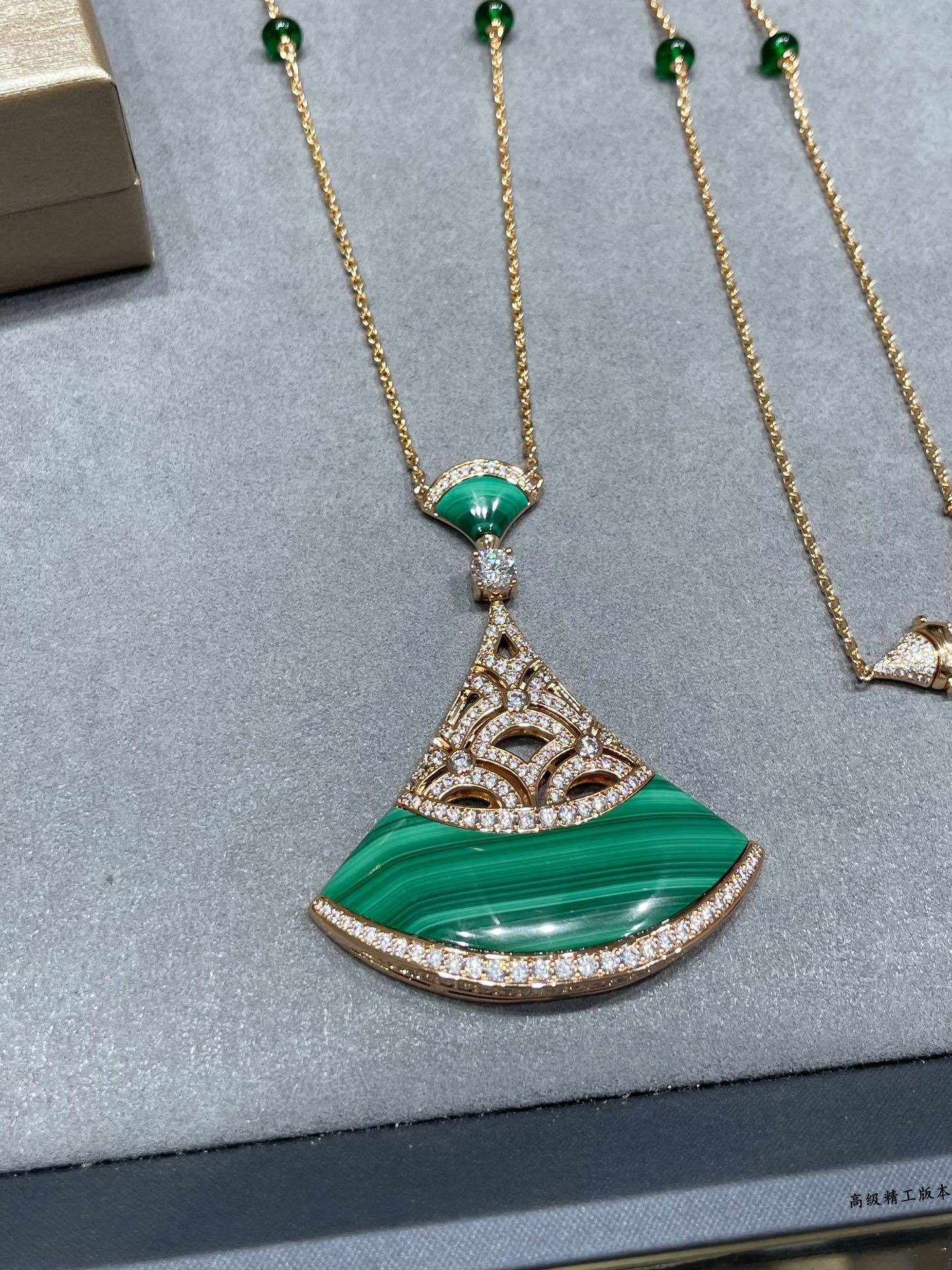 Bv1g*ai Natural Malachite Extra Large Fan Necklace