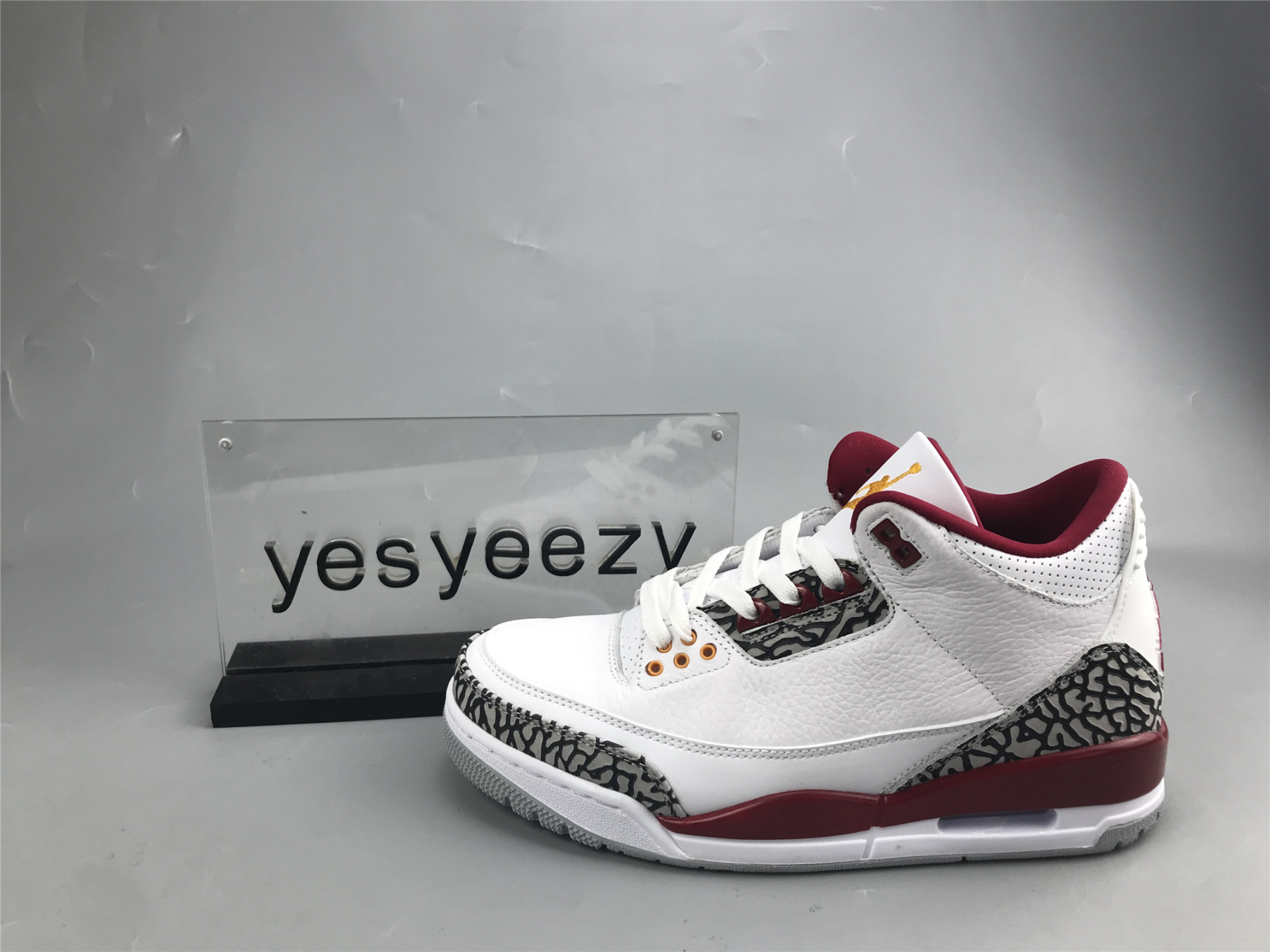 UA AIR JORDAN 3 RETRO 
