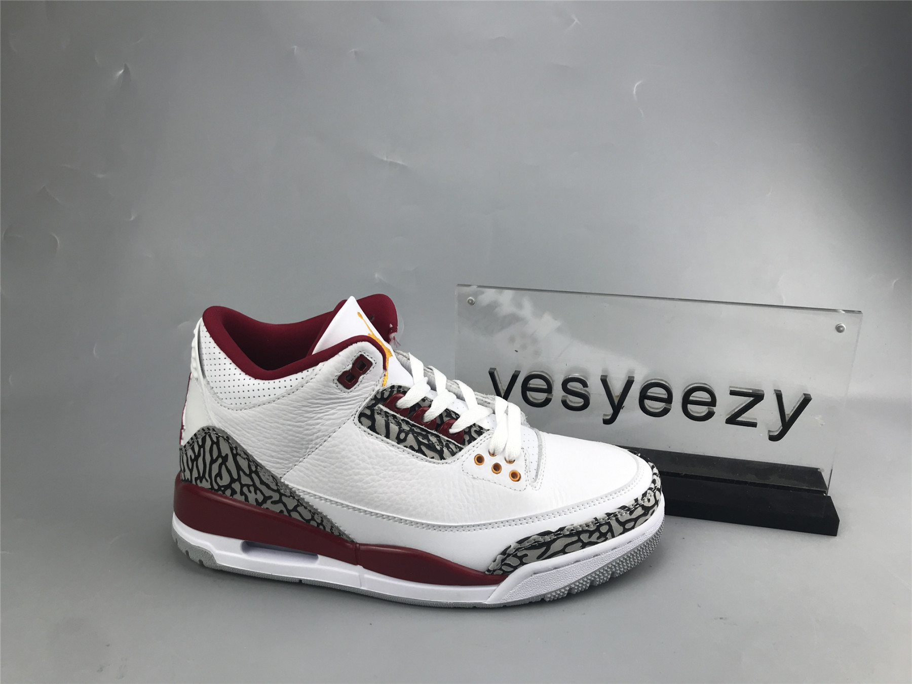 UA AIR JORDAN 3 RETRO 