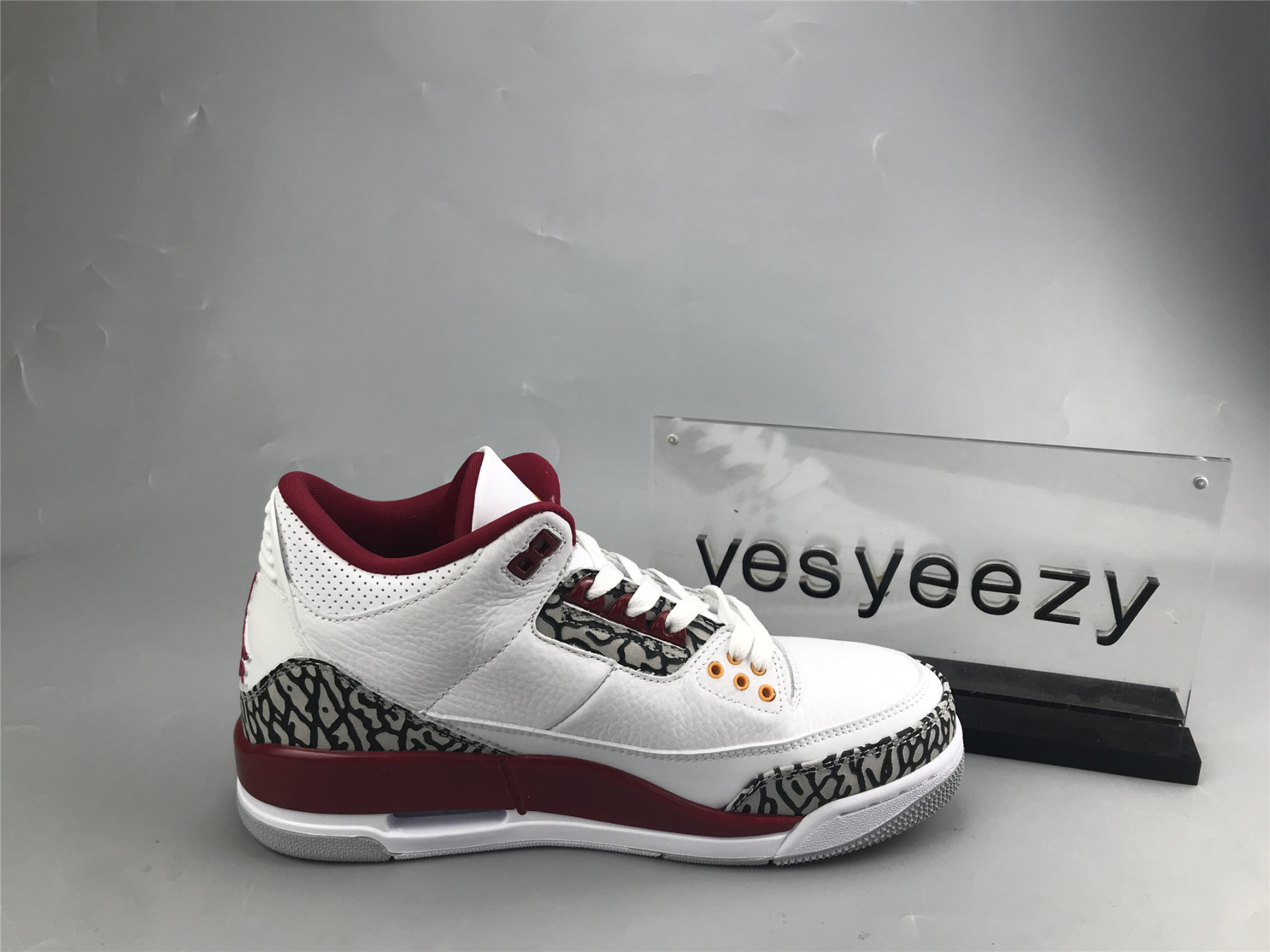 UA AIR JORDAN 3 RETRO 