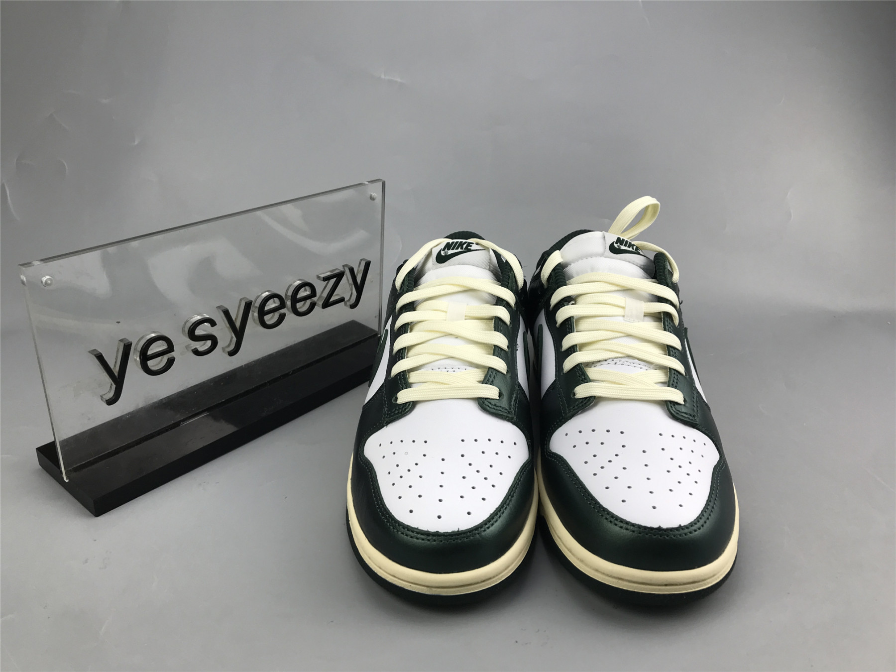 UA NIKE WMNS DUNK LOW 