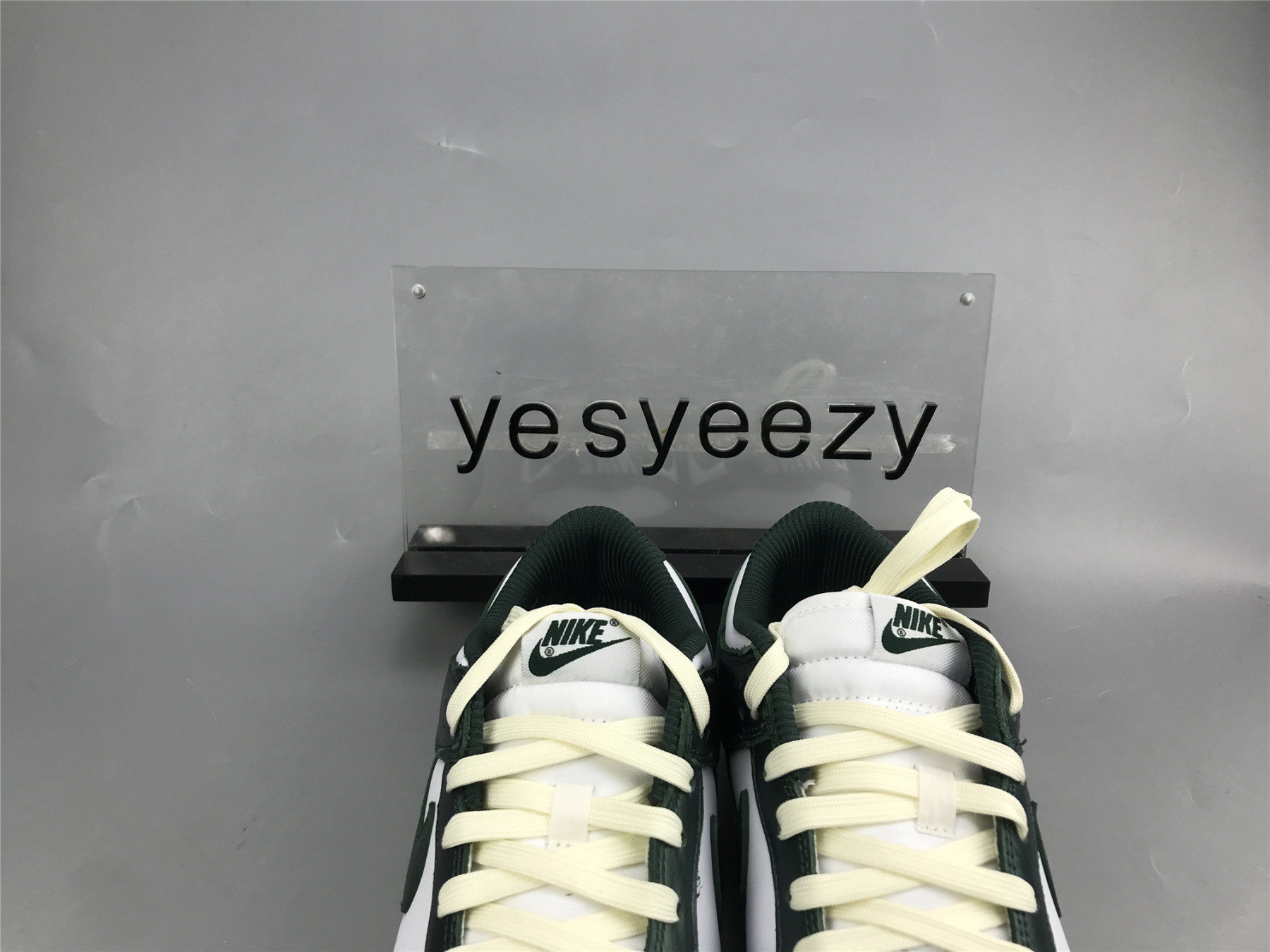 UA NIKE WMNS DUNK LOW 