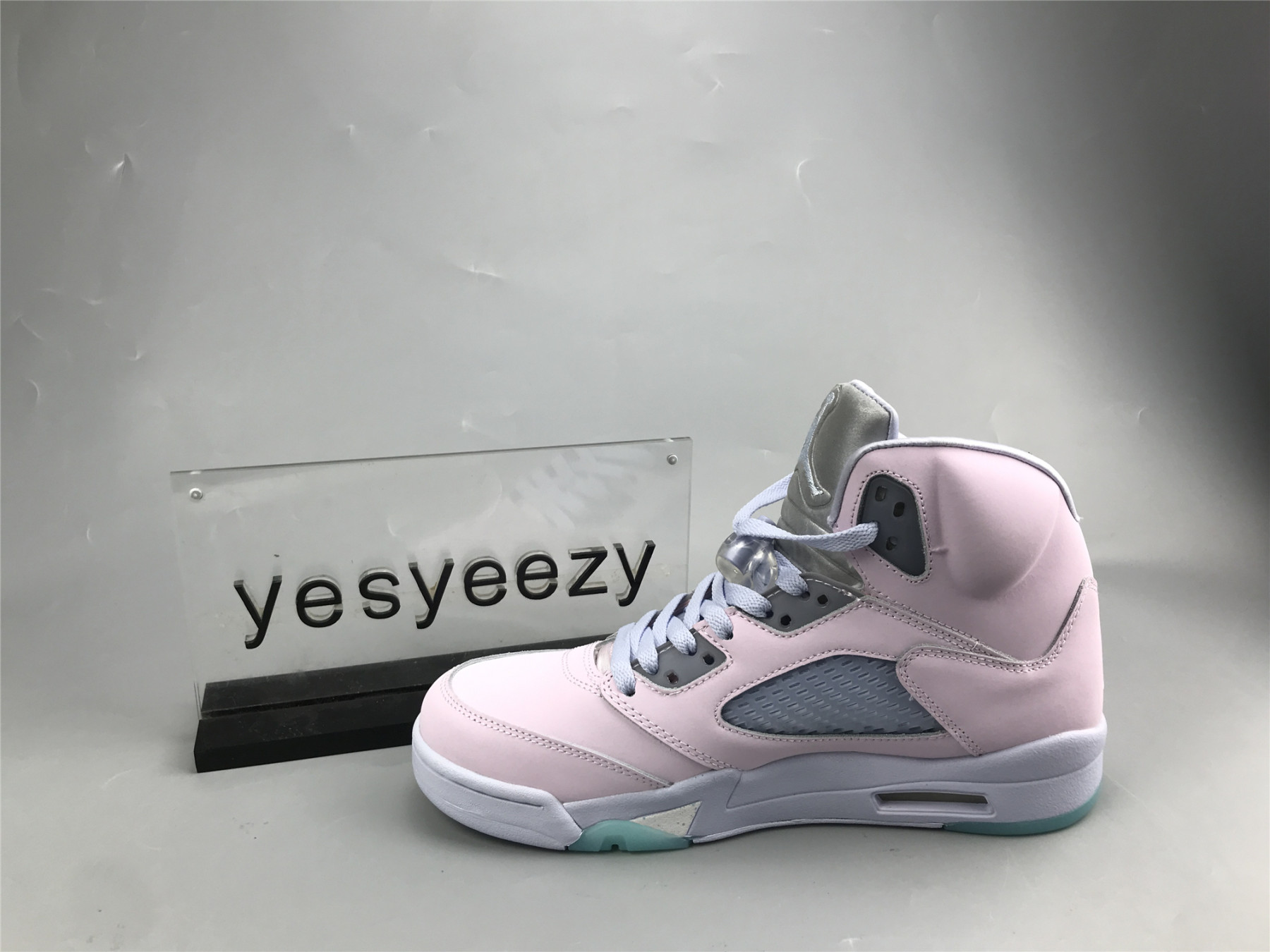 UA WMNS AIR JORDAN 5 RETRO 