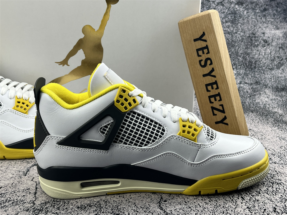 UA WMNS AIR JORDAN 4 RETRO 