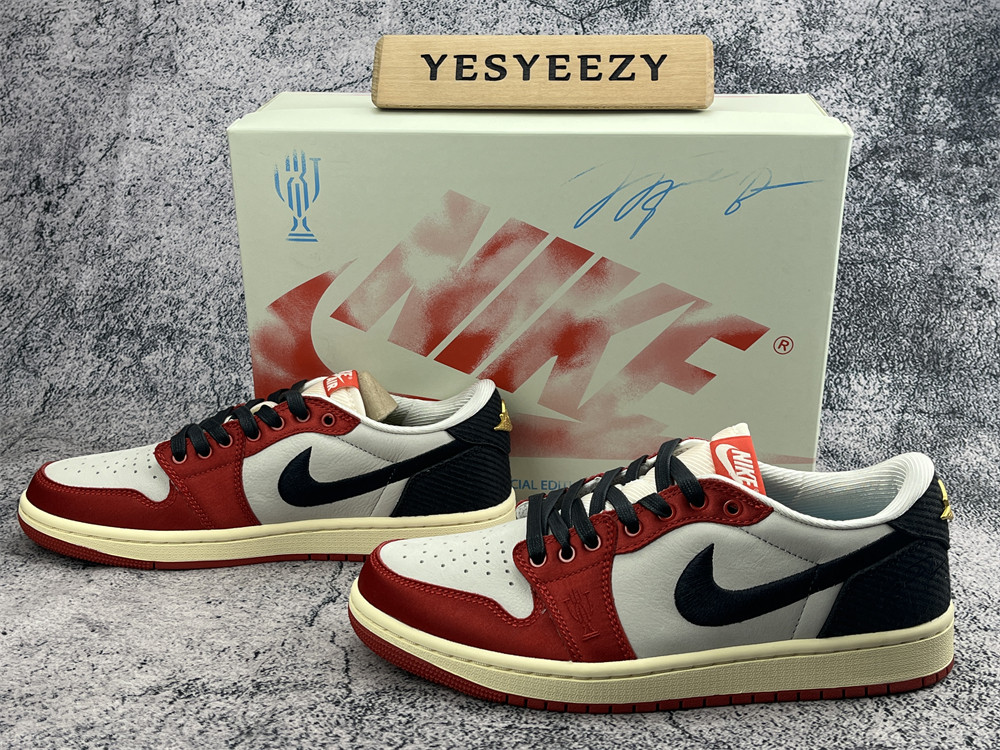 UA TROPHY ROOM X AIR JORDAN 1 RETRO LOW OG SP 