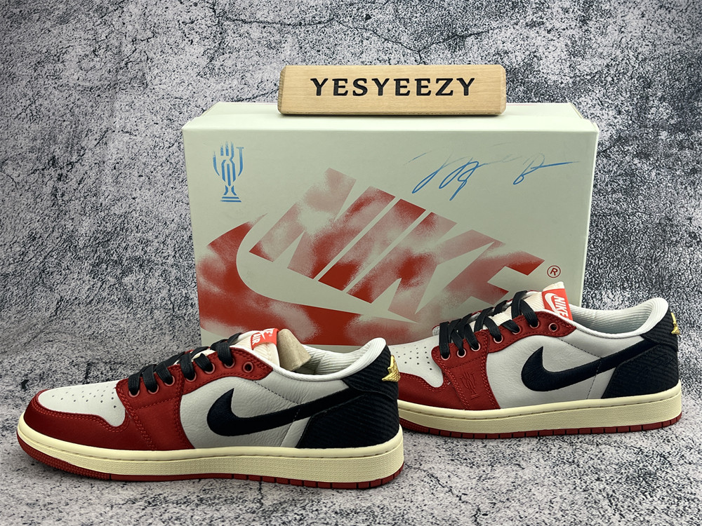 UA TROPHY ROOM X AIR JORDAN 1 RETRO LOW OG SP 