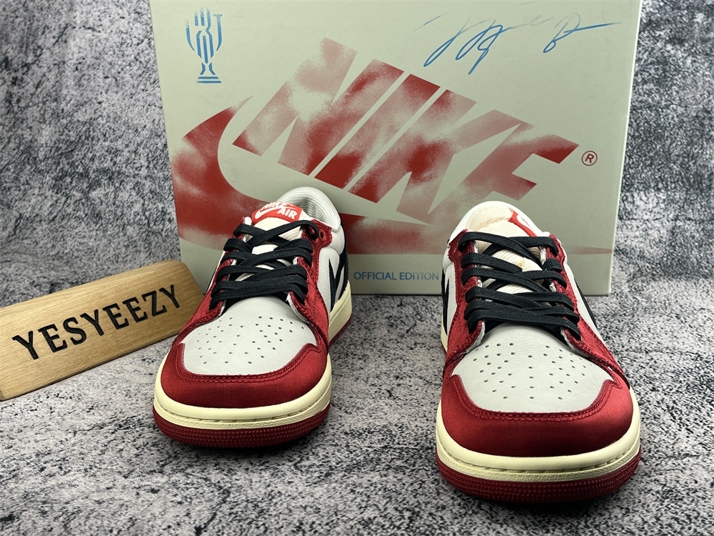 UA TROPHY ROOM X AIR JORDAN 1 RETRO LOW OG SP 