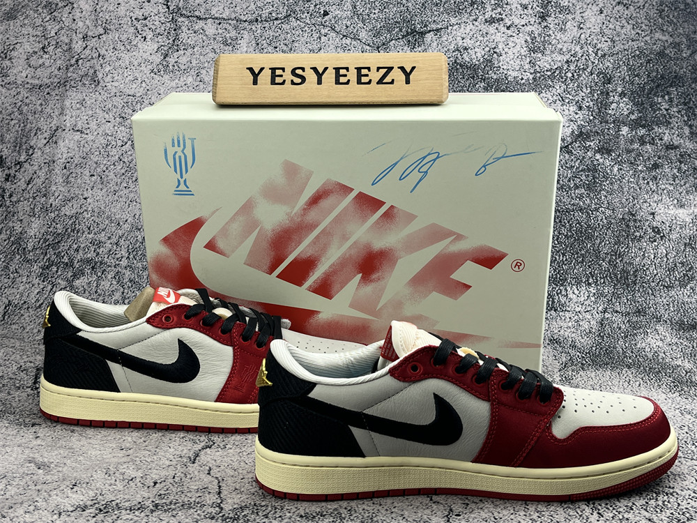 UA TROPHY ROOM X AIR JORDAN 1 RETRO LOW OG SP 