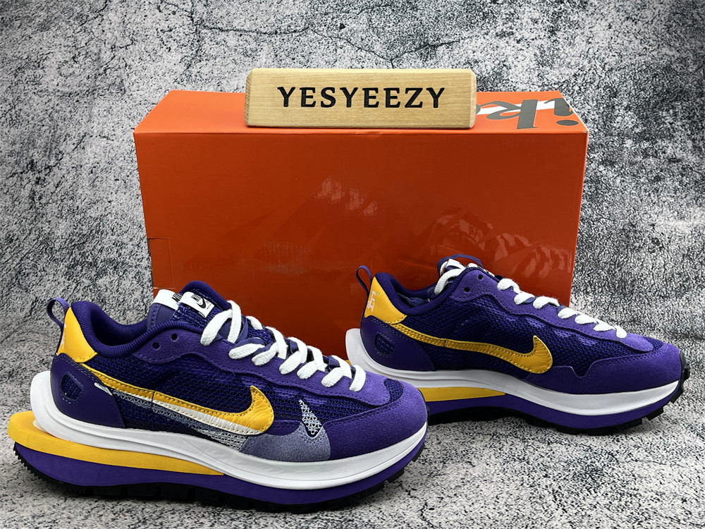 UA NIKE VAPORWAFFLE SACAI DARK IRIS