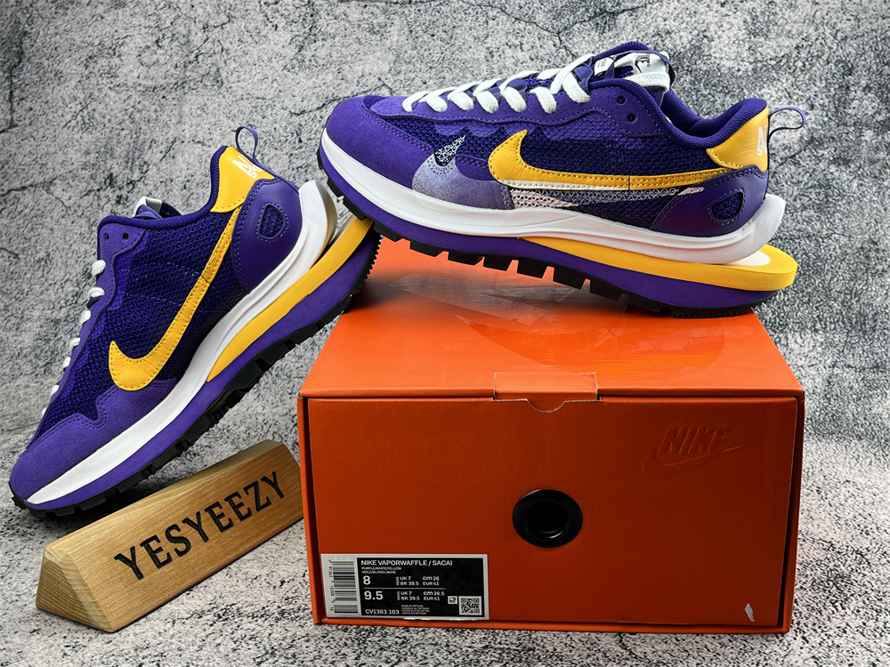 UA NIKE VAPORWAFFLE SACAI DARK IRIS