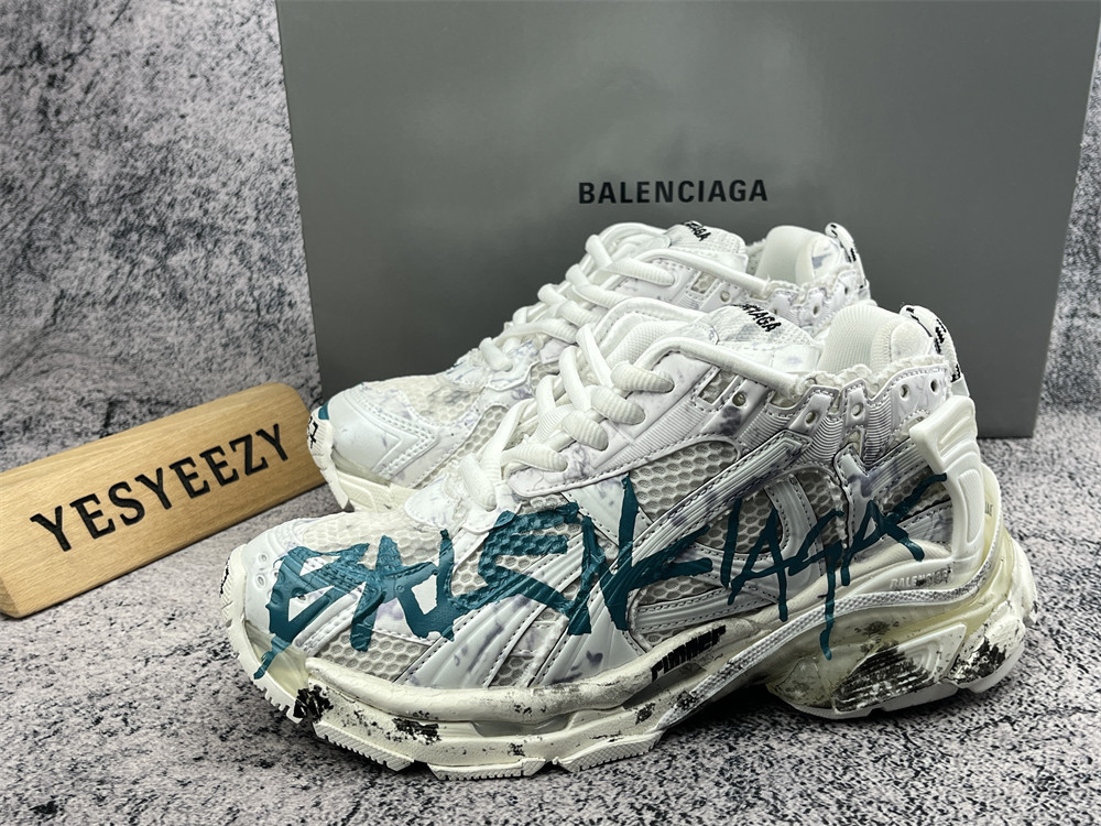 ua Ba1en*iaga runner graffiti white blue