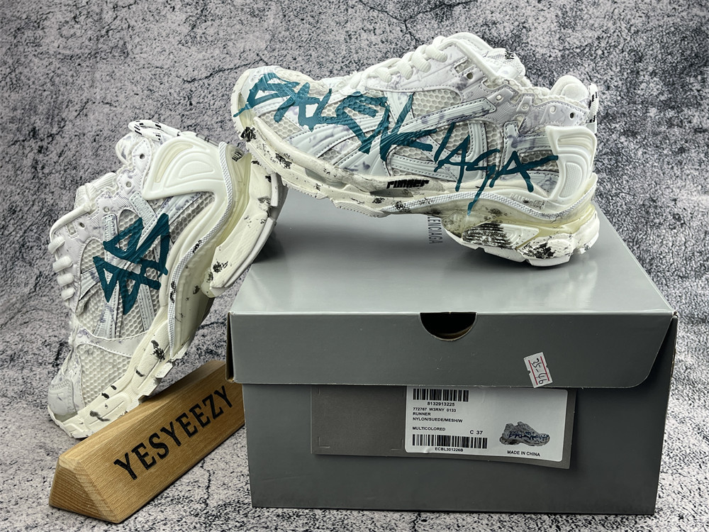 ua Ba1en*iaga runner graffiti white blue