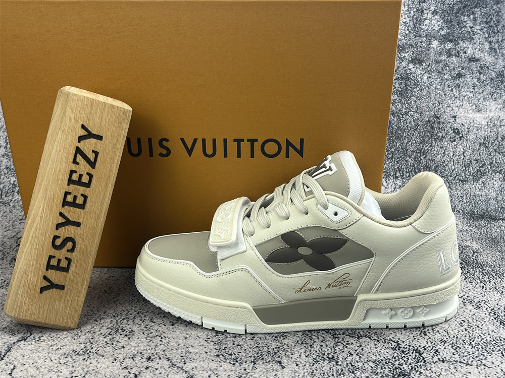 UA LV Trainer Sneaker
