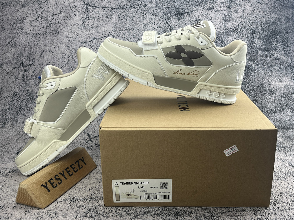 UA LV Trainer Sneaker