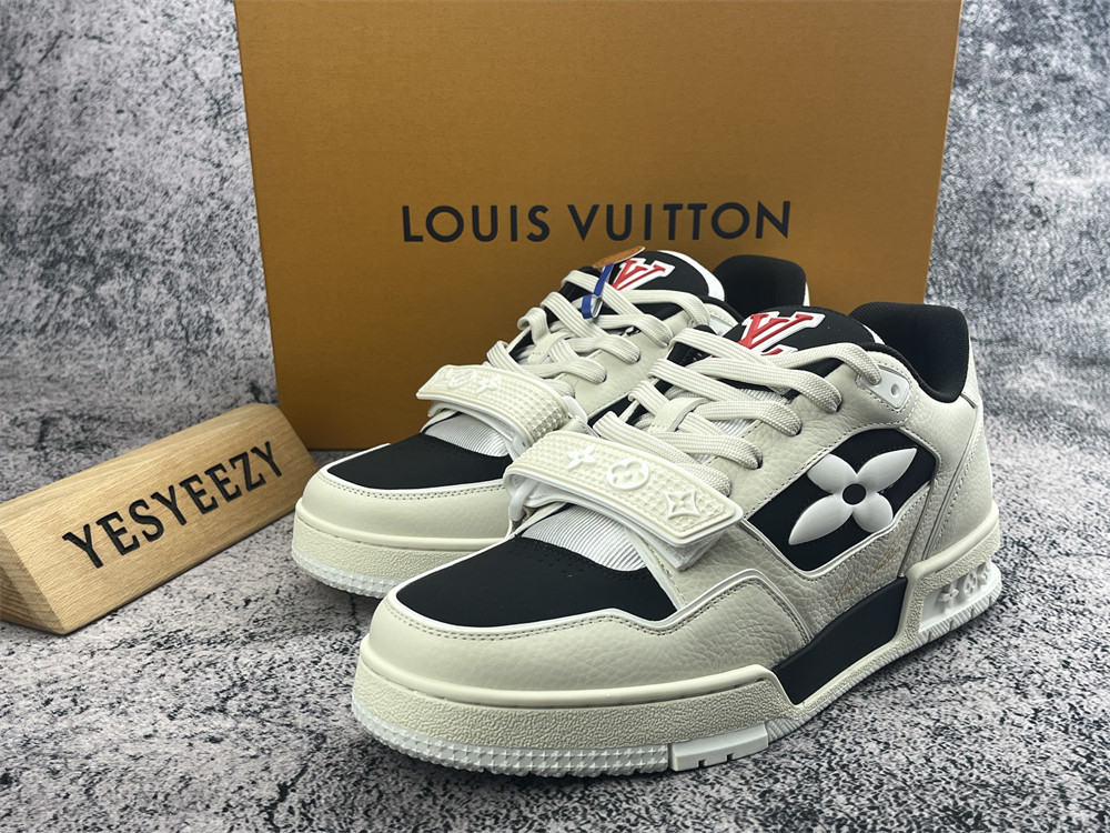 UA LV Trainer Sneaker