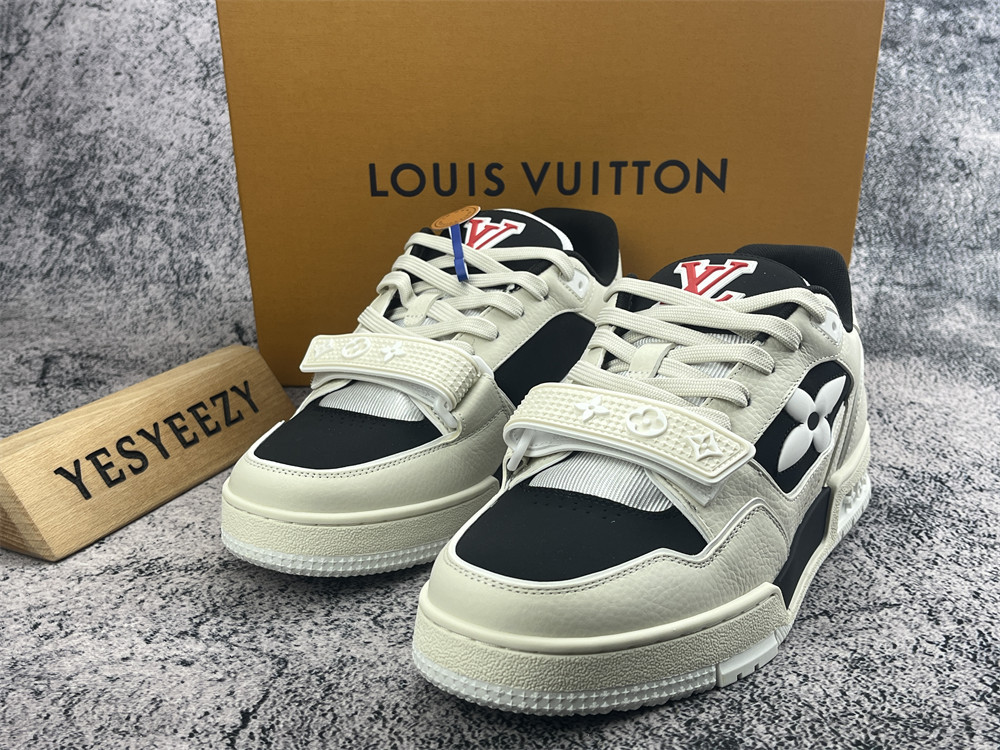 UA LV Trainer Sneaker