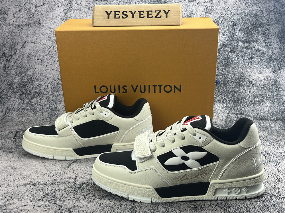 UA LV Trainer Sneaker