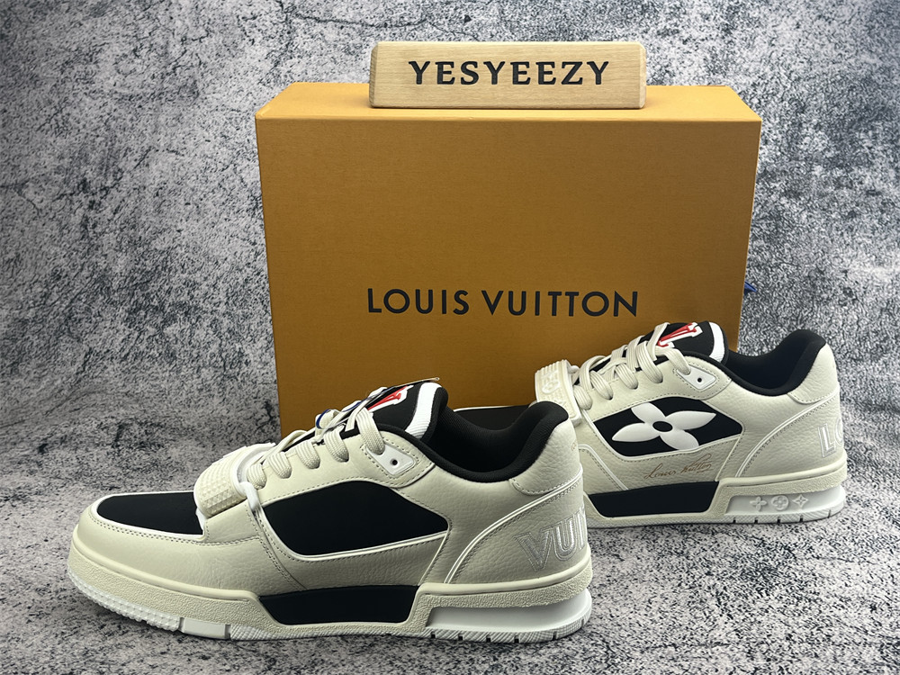 UA LV Trainer Sneaker